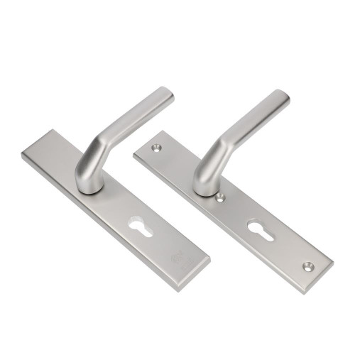 AMI 379 brede deurschilden PC92 met vaste deurkrukken voor buitendeur in aluminium uitvoering